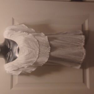 New York & Company Cream Top, Size Medium